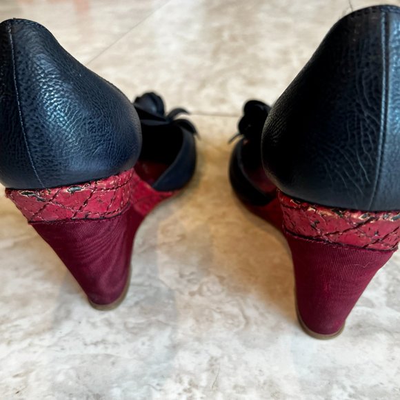 Chanel Camellia Flower Wedge Sandals, Black and Red Size 37 1/2 (Euro) 7 (US) - Picture 3 of 5